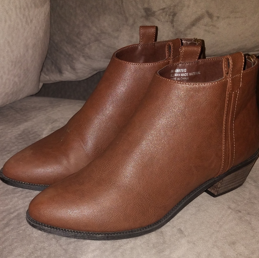 Size 9 dark brown ankle boots
